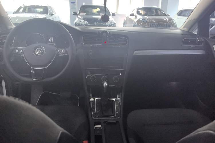Used Volkswagen Golf 2020 Zhiai Edition 280TSI DSG Comfort Model Interior 3