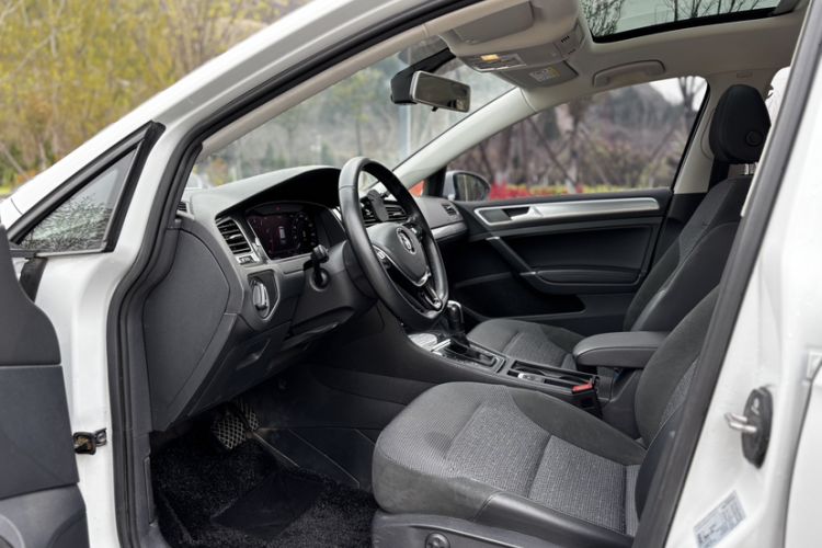 Used Volkswagen Golf 2020 280TSI DSG Comfort Version Interior 3