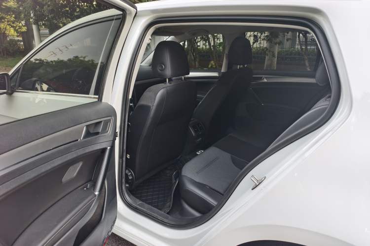 Used Volkswagen Golf 2020 280TSI DSG Comfort Version Interior 3