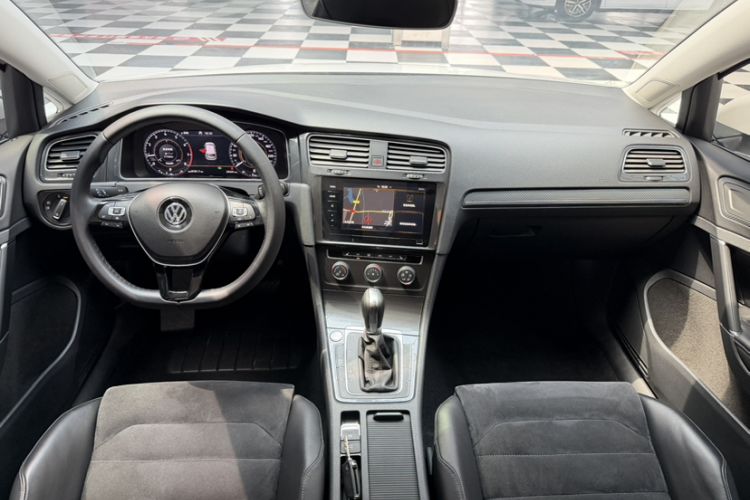 Used Volkswagen Golf 2020 Zhiai Edition 280TSI DSG Luxury Model Interior 3