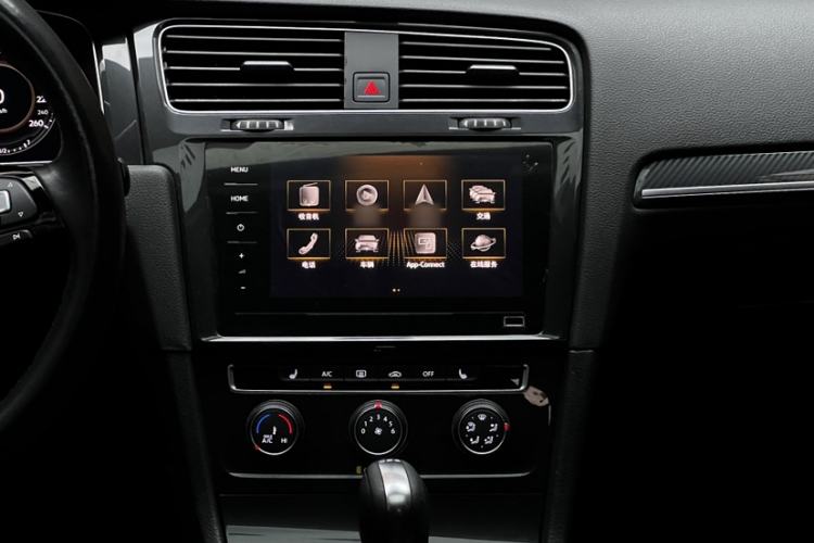 Used Volkswagen Golf 2020 280TSI DSG Luxury Edition Interior 3