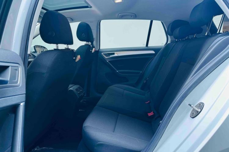 Used Volkswagen Golf 2020 Zhiai Edition 200TSI DSG Comfortable & Ambitious Version Interior 3