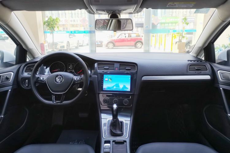 Used Volkswagen Golf 2020 280TSI DSG Comfort Version Interior 3
