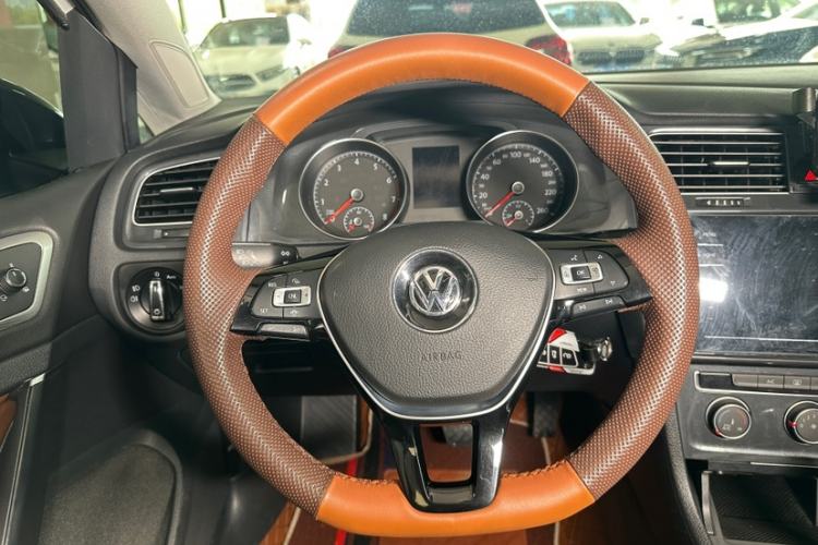 Used Volkswagen Golf 2020 200TSI DSG Comfortable and Ambitious Edition Interior 4