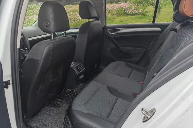 Used Volkswagen Golf 2020 280TSI DSG Comfort Version Interior 4