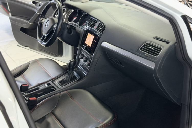 Used Volkswagen Golf 2020 Zhiai Edition 280TSI DSG Comfort Model Interior 4