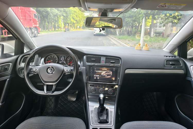 Used Volkswagen Golf 2020 280TSI DSG Comfort Version Interior 4