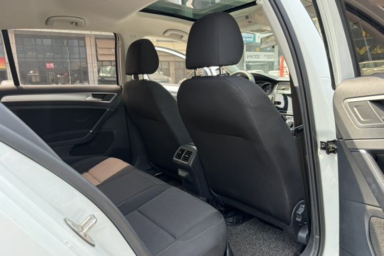 Used Volkswagen Golf 2020 Zhiai Edition 200TSI DSG Comfort Model Interior 4