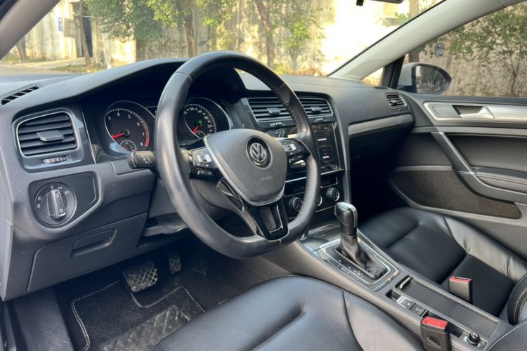Used Volkswagen Golf 2020 280TSI DSG Comfort Version Interior 4