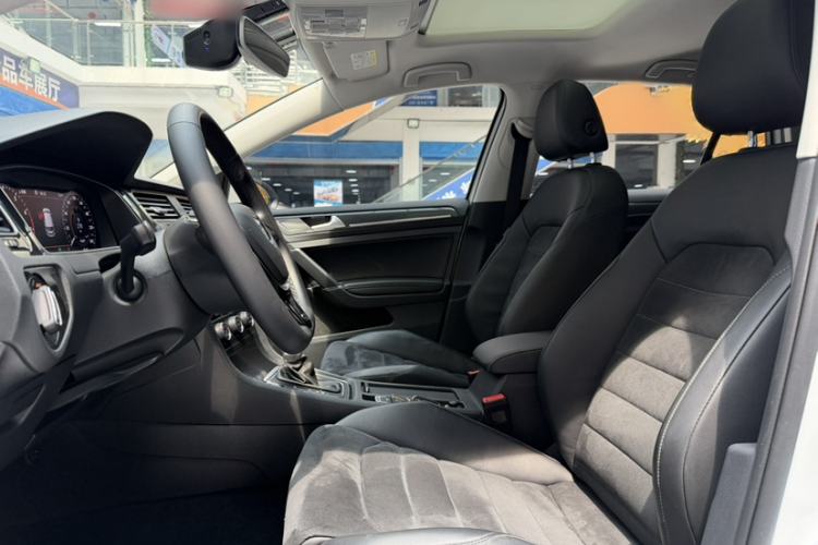 Used Volkswagen Golf 2020 Zhiai Edition 280TSI DSG Luxury Model Interior 4