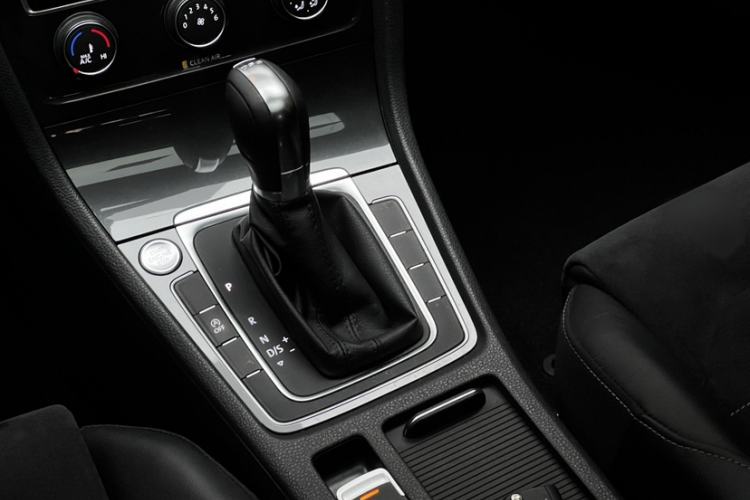 Used Volkswagen Golf 2020 280TSI DSG Luxury Edition Interior 4
