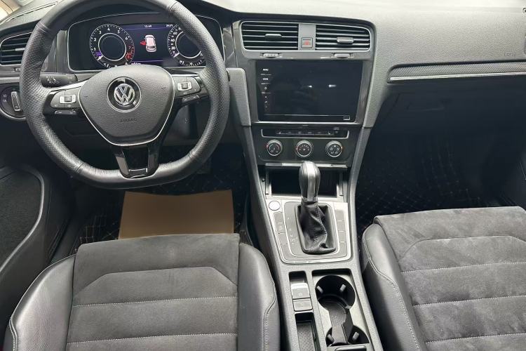 Used Volkswagen Golf 2020 Zhiai Edition 280TSI DSG Luxury Model Interior 4