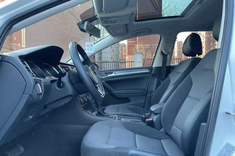 Used Volkswagen Golf 2020 280TSI DSG Comfort Version Interior 4