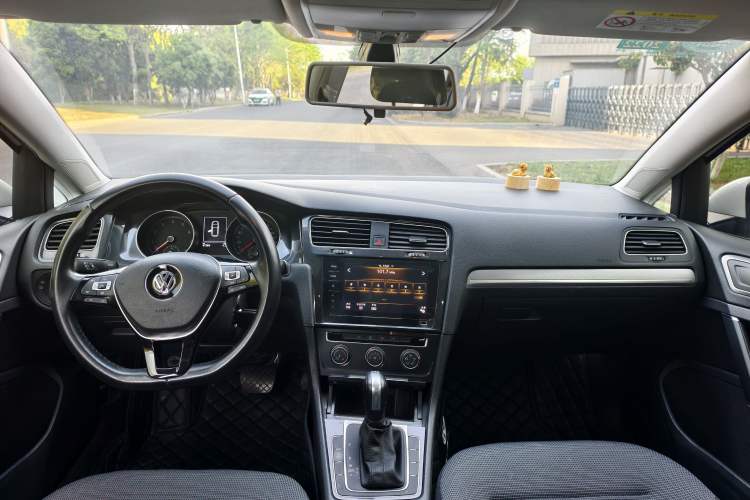 Used Volkswagen Golf 2020 280TSI DSG Comfort Version Interior 4