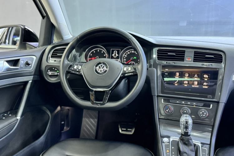 Used Volkswagen Golf 2020 Zhiai Edition 280TSI DSG Comfort Model Interior 5