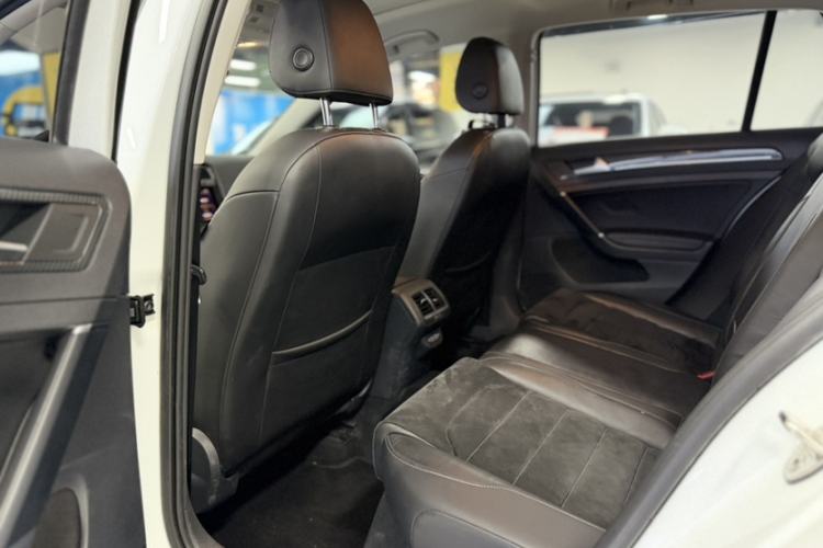 Used Volkswagen Golf 2020 280TSI DSG Luxury Edition Interior 5