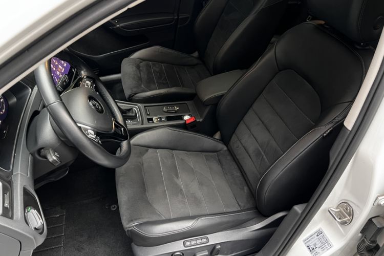 Used Volkswagen Golf 2020 280TSI DSG Luxury Edition Interior 5