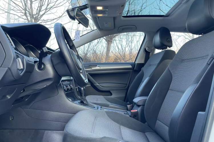 Used Volkswagen Golf 2020 280TSI DSG Comfort Version Interior 5