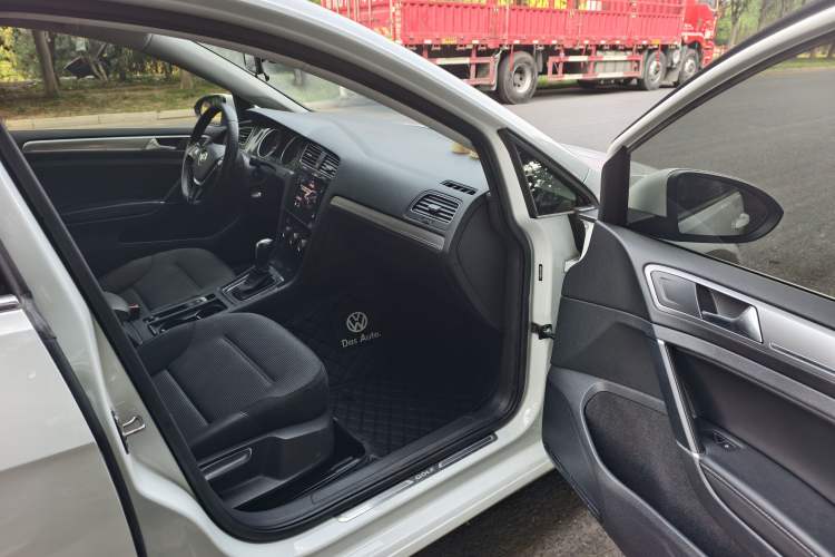 Used Volkswagen Golf 2020 280TSI DSG Comfort Version Interior 6