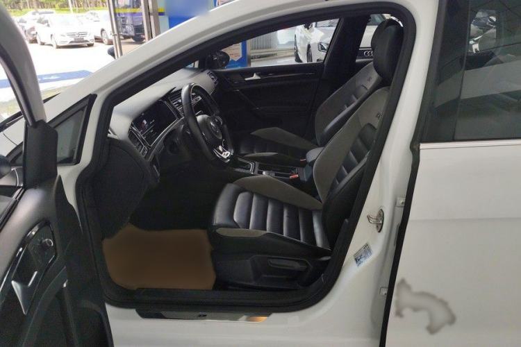 Used Volkswagen Golf 2020 280TSI DSG R-Line Version Interior 6