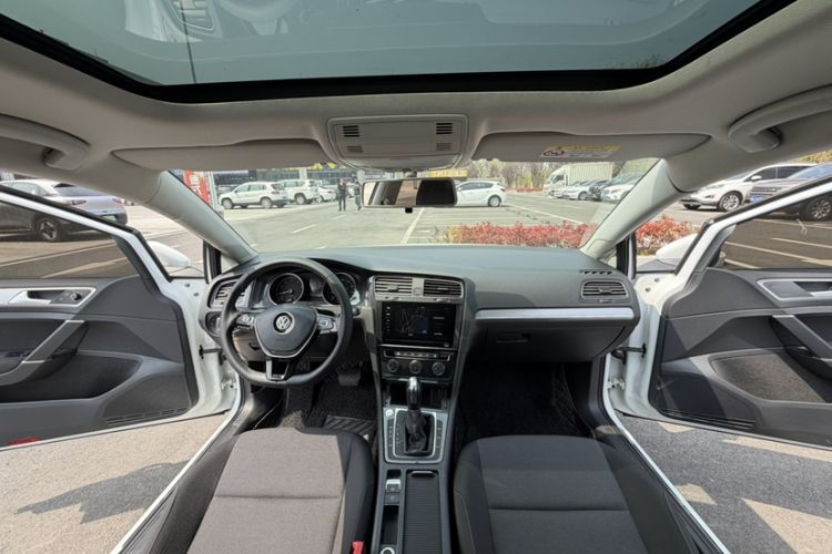 Used Volkswagen Golf 2020 Zhiai Edition 200TSI DSG Comfort Model Interior 6