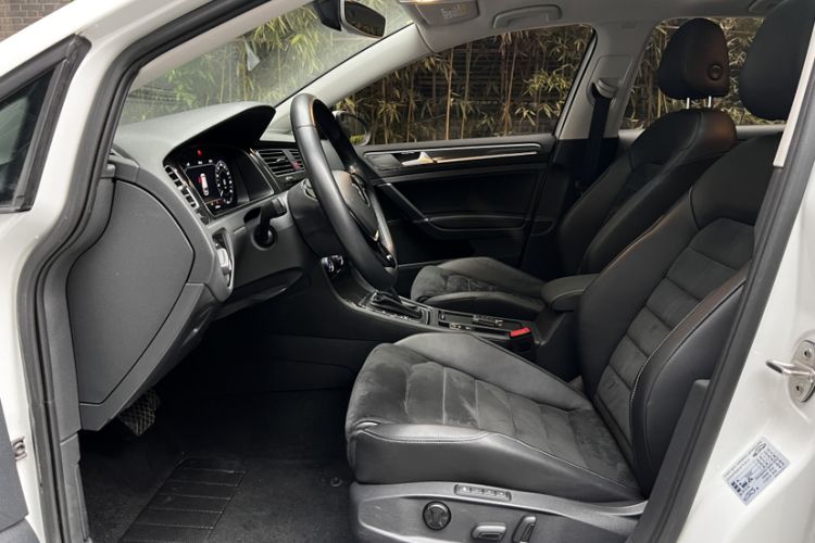 Used Volkswagen Golf 2020 280TSI DSG Luxury Edition Interior 6