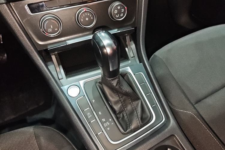 Used Volkswagen Golf 2020 Zhiai Edition 200TSI DSG Comfortable & Ambitious Version Interior 7