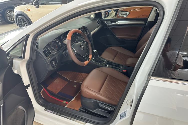 Used Volkswagen Golf 2020 200TSI DSG Comfortable and Ambitious Edition Interior 8