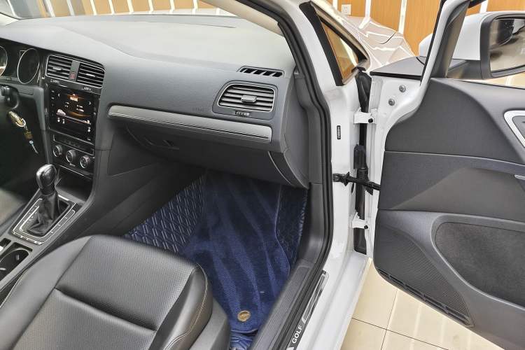 Used Volkswagen Golf 2020 200TSI DSG Comfortable and Ambitious Edition Interior 9