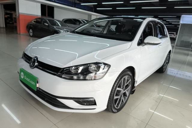 Ojetý Volkswagen Golf 2020 200TSI DSG Comfortable and Ambitious Edition