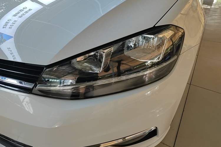 Used Volkswagen Golf 2020 Zhiai Edition 200TSI DSG Comfortable & Ambitious Version Left Front Headlight