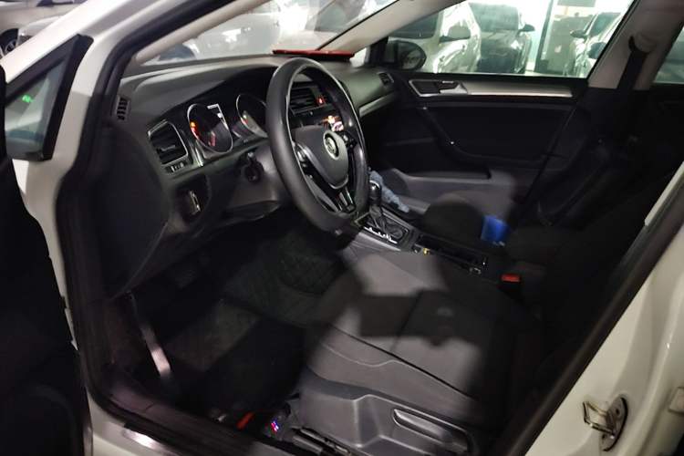 Used Volkswagen Golf 2020 200TSI DSG Comfortable and Ambitious Edition Left Front Seat