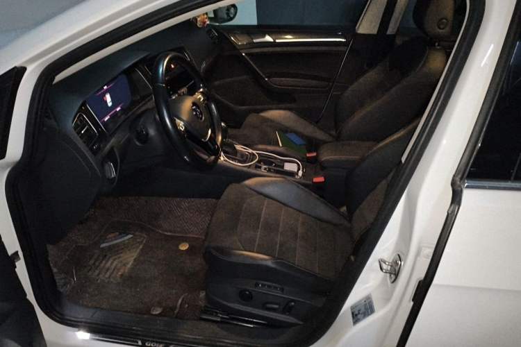 Used Volkswagen Golf 2020 Zhiai Edition 280TSI DSG Luxury Model Left Front Seat