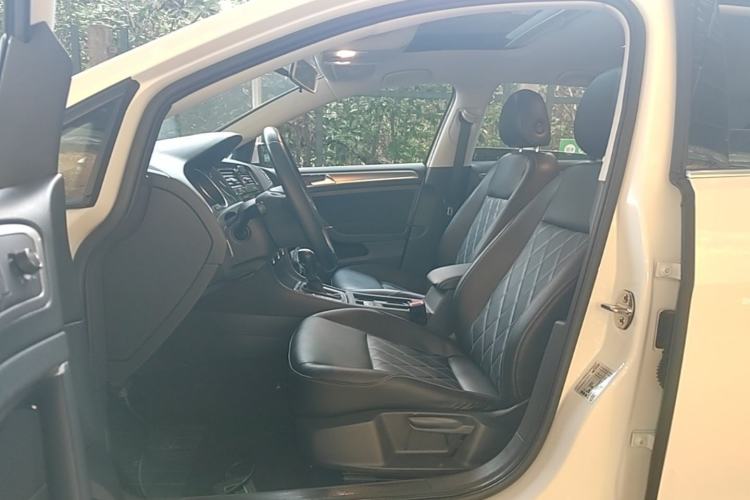 Used Volkswagen Golf 2020 Zhiai Edition 200TSI DSG Comfortable & Ambitious Version Left Front Seat