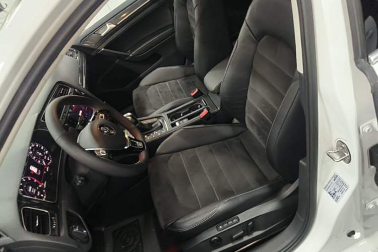 Used Volkswagen Golf 2020 Zhiai Edition 280TSI DSG Luxury Model Left Front Seat