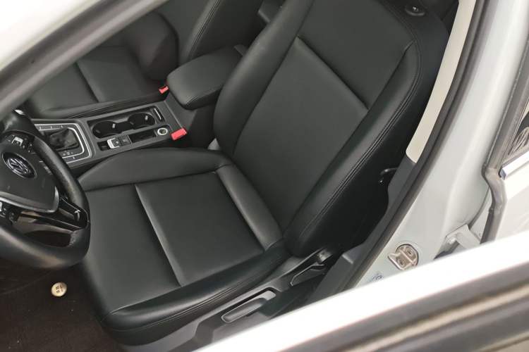 Used Volkswagen Golf 2020 200TSI DSG Comfortable and Ambitious Edition Left Front Seat