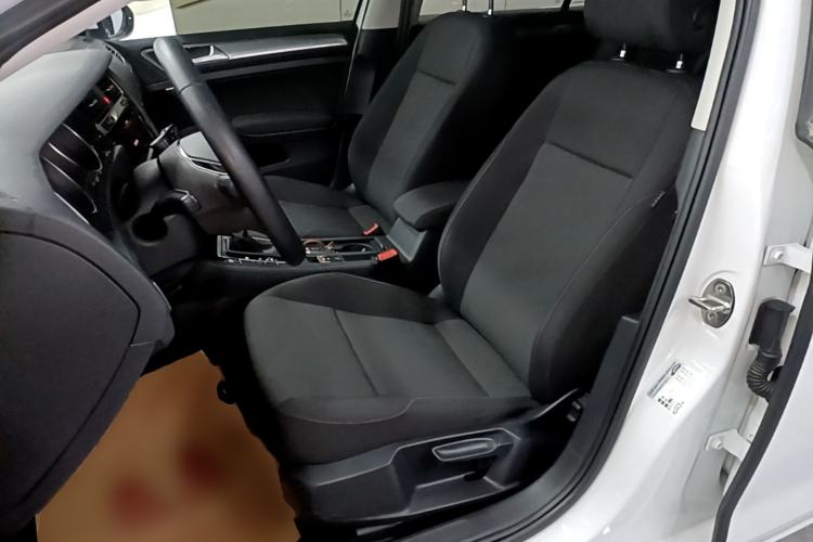 Used Volkswagen Golf 2020 Zhiai Edition 200TSI DSG Comfortable & Ambitious Version Left Front Seat
