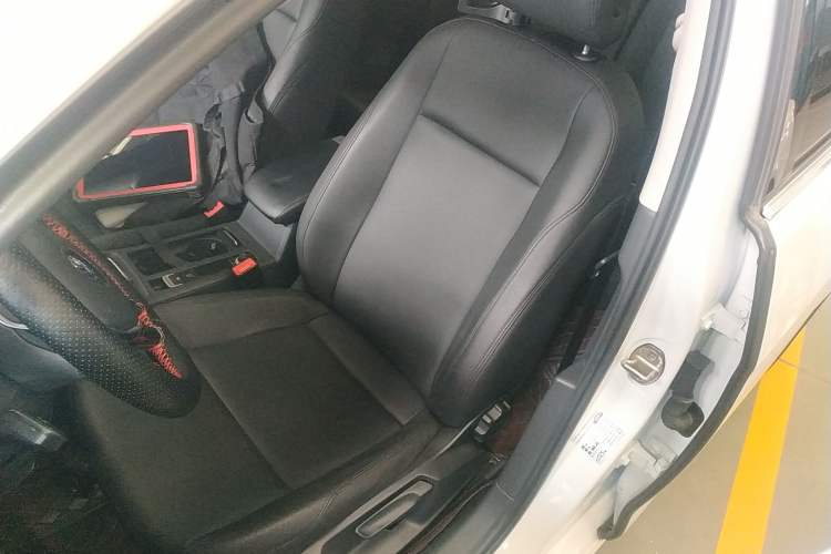 Used Volkswagen Golf 2020 200TSI DSG Comfortable and Ambitious Edition Left Front Seat