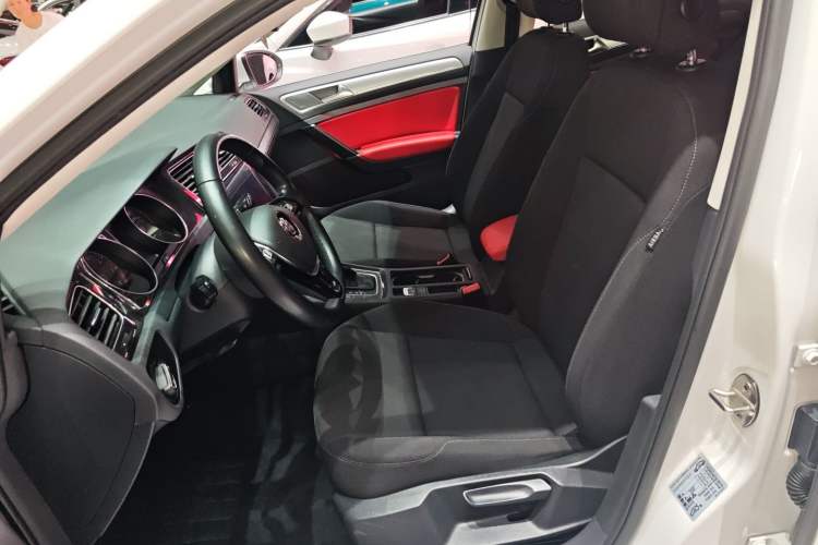 Used Volkswagen Golf 2020 Zhiai Edition 200TSI DSG Comfortable & Ambitious Version Left Front Seat