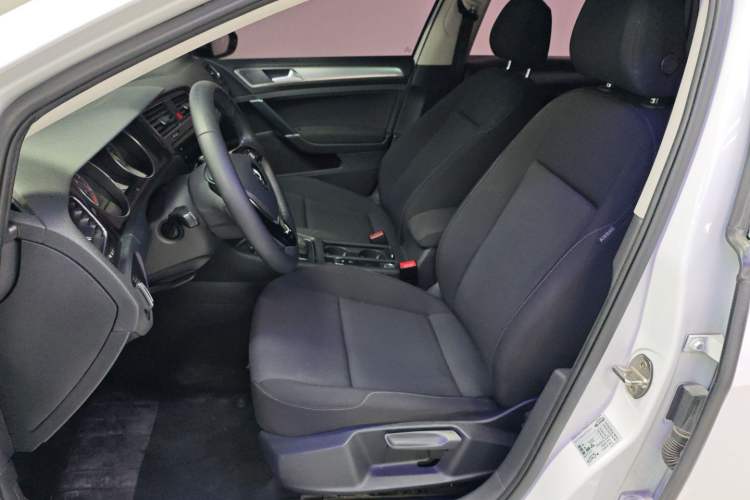 Used Volkswagen Golf 2020 Zhiai Edition 200TSI DSG Comfortable & Ambitious Version Left Front Seat