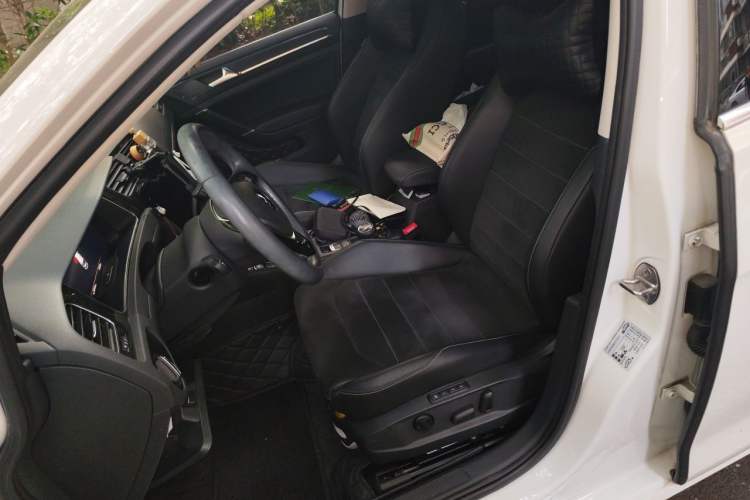 Used Volkswagen Golf 2020 Zhiai Edition 280TSI DSG Luxury Model Left Front Seat