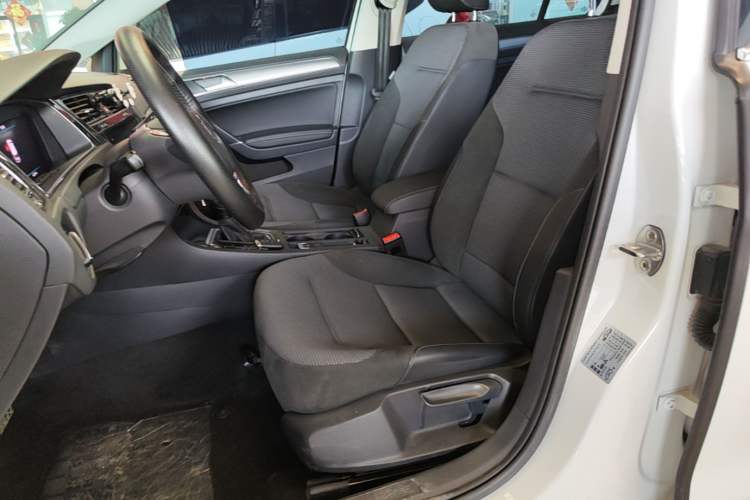 Used Volkswagen Golf 2020 Zhiai Edition 280TSI DSG Comfort Model Left Front Seat