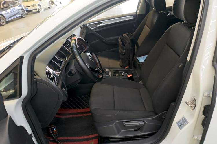 Used Volkswagen Golf 2020 Zhiai Edition 200TSI DSG Comfortable & Ambitious Version Left Front Seat