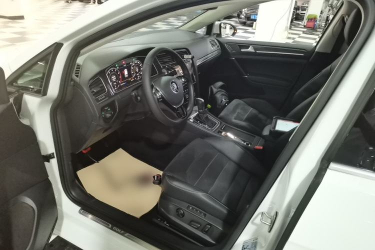 Used Volkswagen Golf 2020 Zhiai Edition 280TSI DSG Luxury Model Left Front Seat