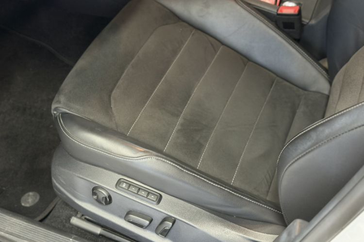 Used Volkswagen Golf 2020 280TSI DSG Luxury Edition Left Front Seat