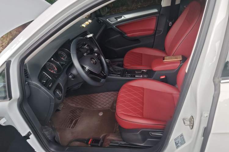 Used Volkswagen Golf 2020 Zhiai Edition 200TSI DSG Comfortable & Ambitious Version Left Front Seat