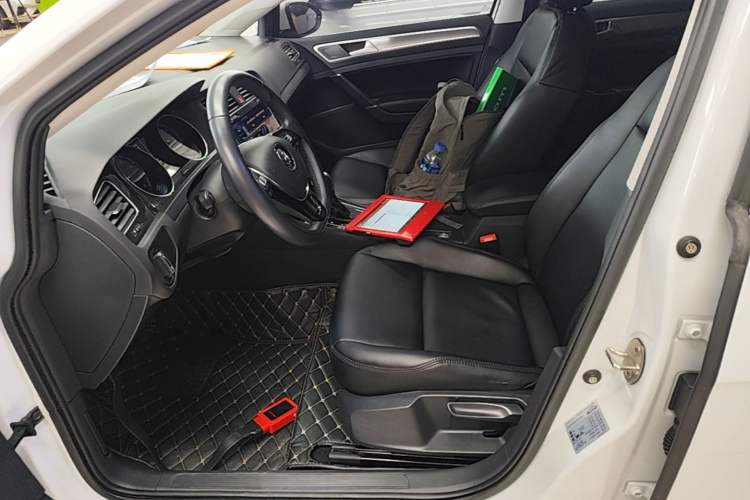 Used Volkswagen Golf 2020 200TSI DSG Comfortable and Ambitious Edition Left Front Seat