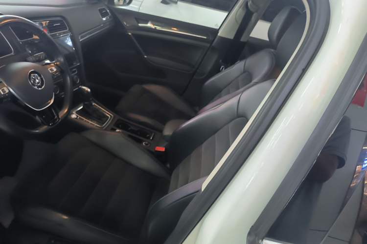 Used Volkswagen Golf 2020 280TSI DSG Luxury Edition Left Front Seat