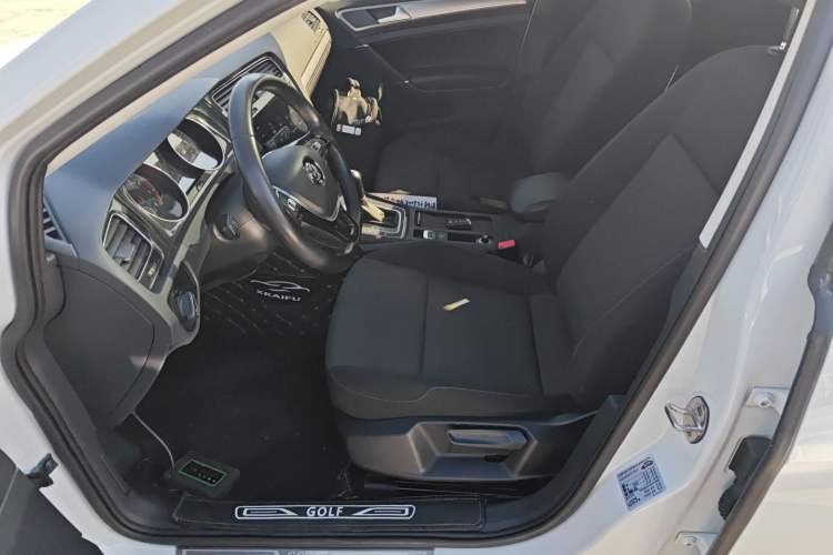 Used Volkswagen Golf 2020 Zhiai Edition 200TSI DSG Comfortable & Ambitious Version Left Front Seat