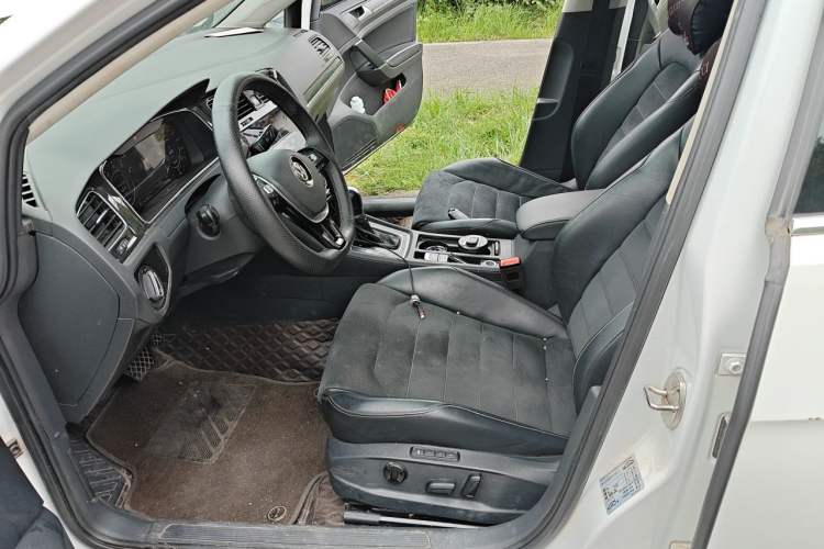 Used Volkswagen Golf 2020 Zhiai Edition 280TSI DSG Luxury Model Left Front Seat